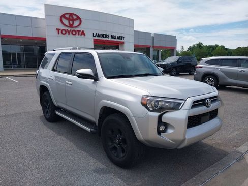Used 2022 Toyota 4Runner SR5 Premium w/ Moonroof Package AWD/4WD image 9