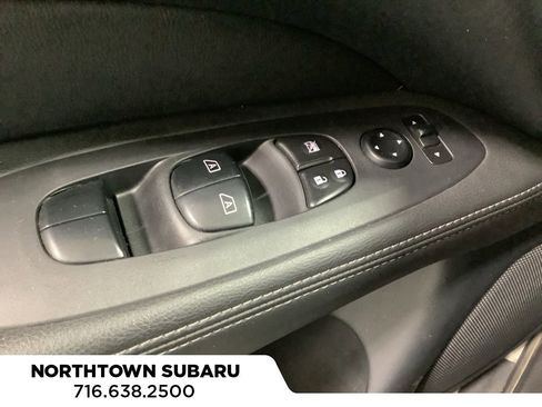 Used 2019 Nissan Pathfinder SV image 17