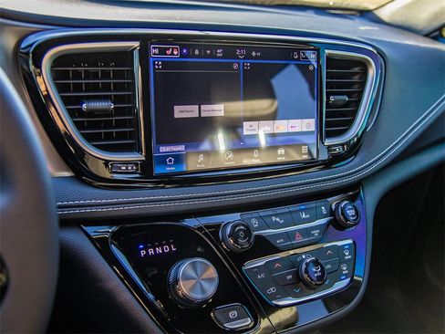 New 2026 Chrysler Pacifica Select w/ S Appearance Package image 31