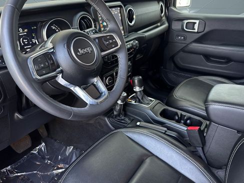 Used 2023 Jeep Wrangler Unlimited Sahara AWD/4WD image 4
