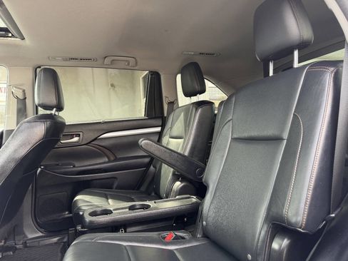 Used 2016 Toyota Highlander XLE image 23