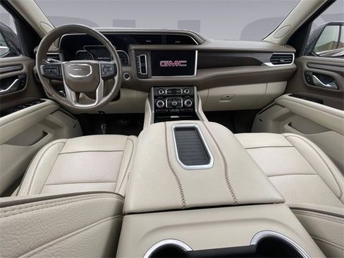 Used 2021 GMC Yukon Denali w/ Denali Premium Package image 12