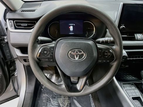 Used 2025 Toyota RAV4 XLE AWD/4WD image 11