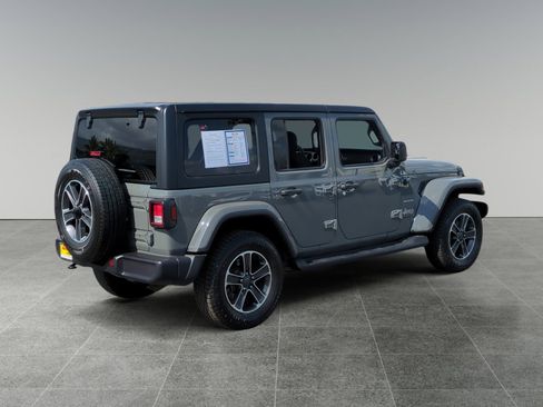 Used 2023 Jeep Wrangler Sahara image 5