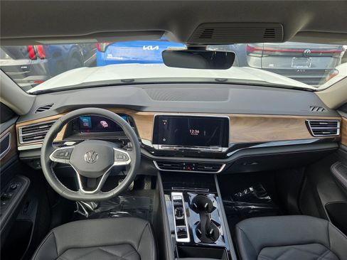 New 2026 Volkswagen Atlas SE image 30