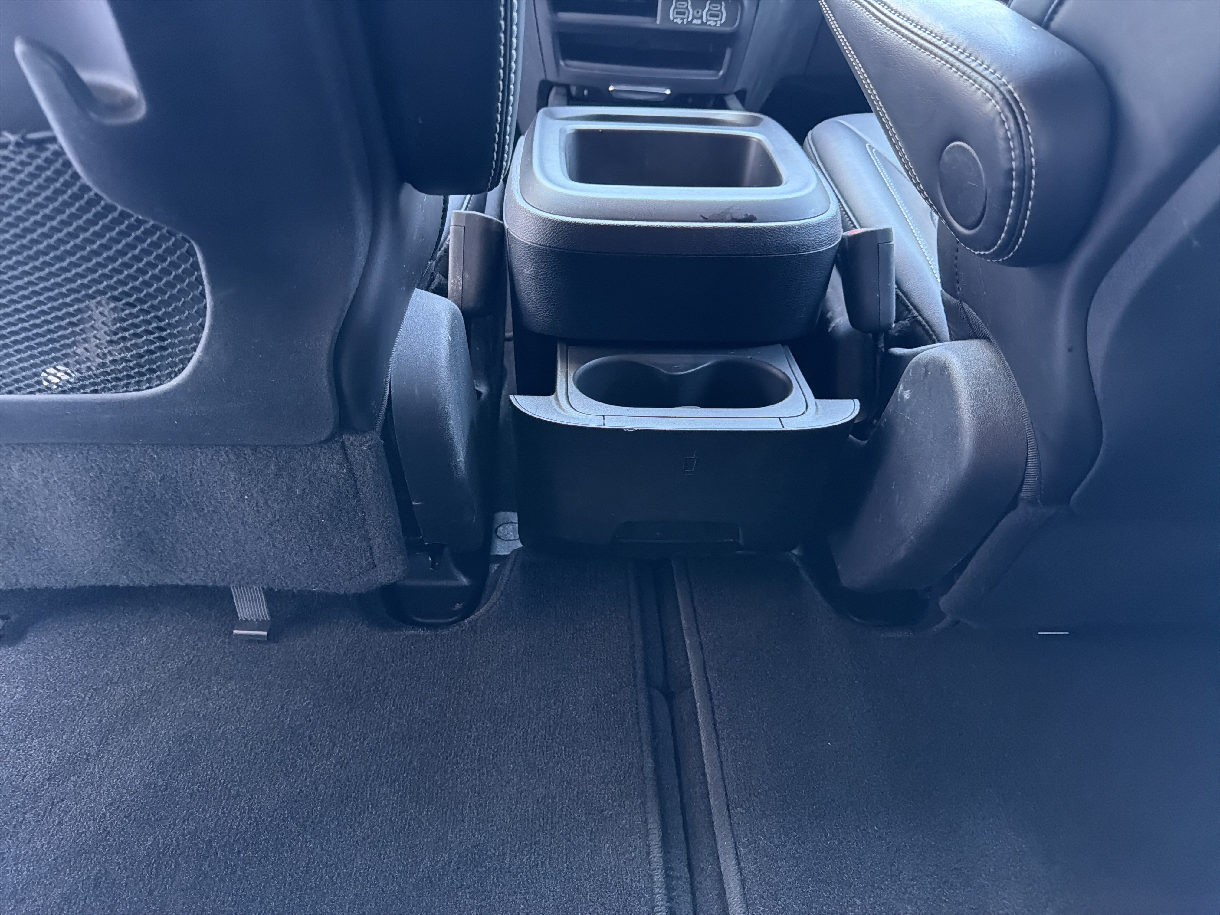 Used 2025 Chrysler Pacifica Select FWD image 34