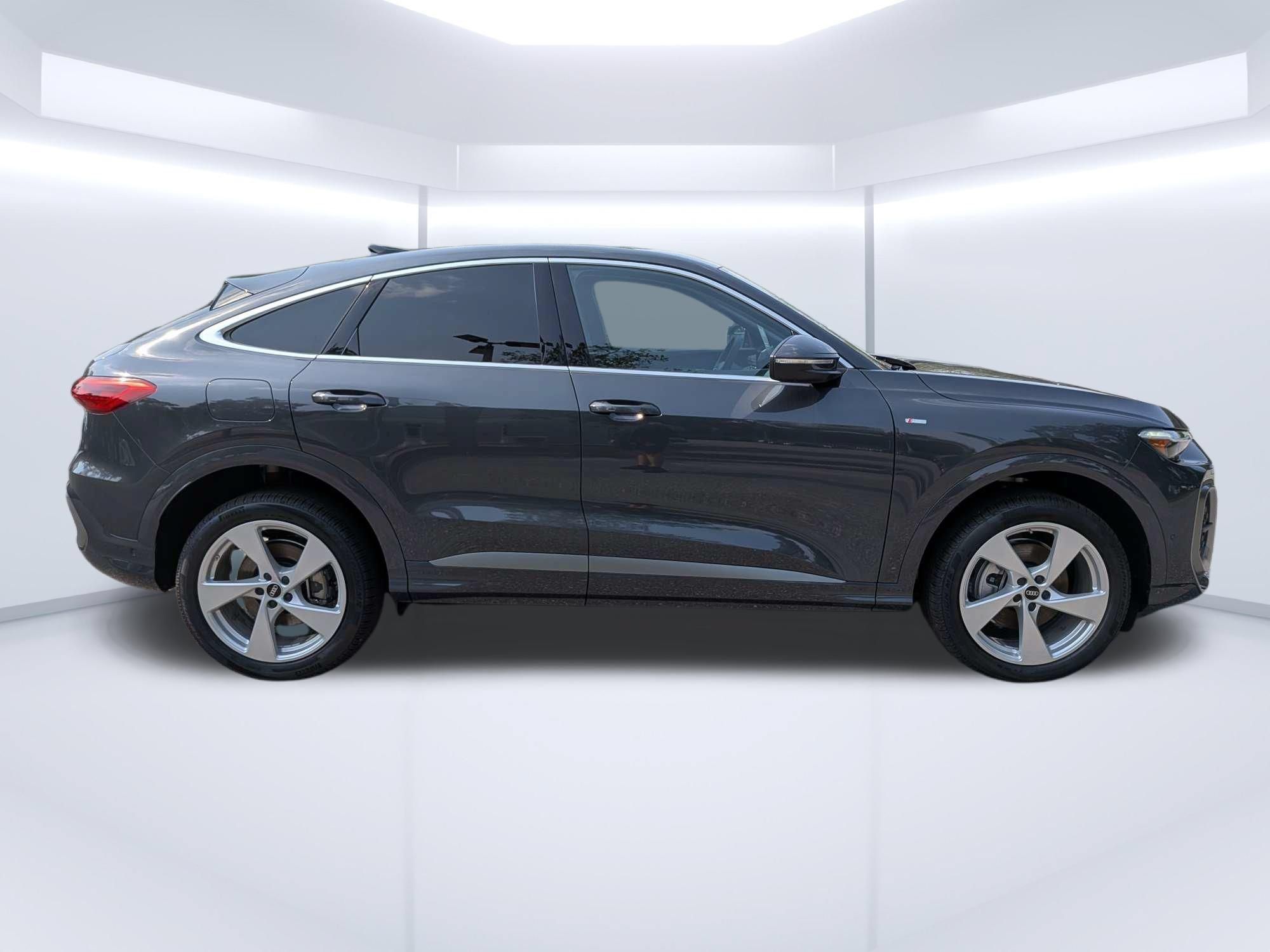 New 2026 Audi Q5 Premium Plus AWD/4WD image 2