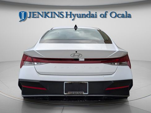 Certified 2025 Hyundai Elantra SEL image 4