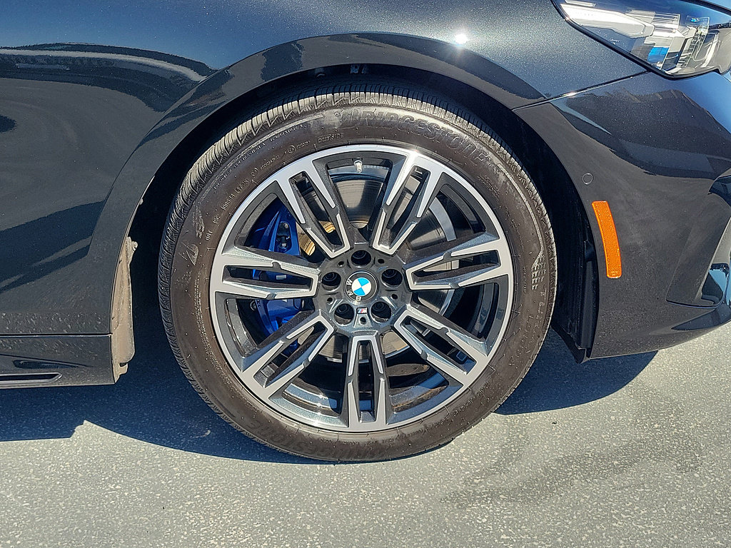 Used 2026 BMW 530i w/ M Sport Package RWD image 5