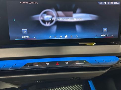 Used 2025 BMW X3 xDrive30i w/ M Sport Package image 27