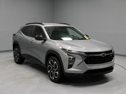 Used 2024 Chevrolet Trax RS FWD image 1
