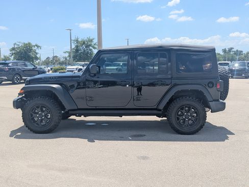 Used 2022 Jeep Wrangler Unlimited Sport AWD/4WD image 9