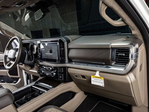 Used 2026 Ford F350 Platinum w/ Platinum Plus Package image 18