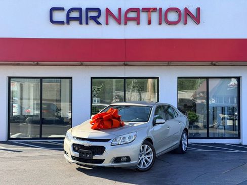 Used 2015 Chevrolet Malibu LT FWD image 2