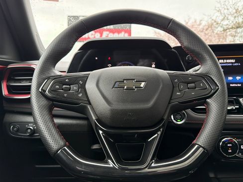 Used 2025 Chevrolet TrailBlazer RS w/ Convenience Package AWD/4WD image 23