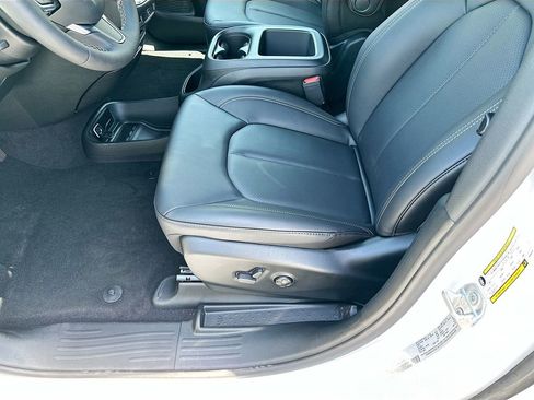 New 2026 Chrysler Pacifica Select image 19