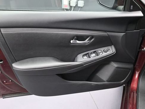 Used 2025 Nissan Sentra SV FWD image 11
