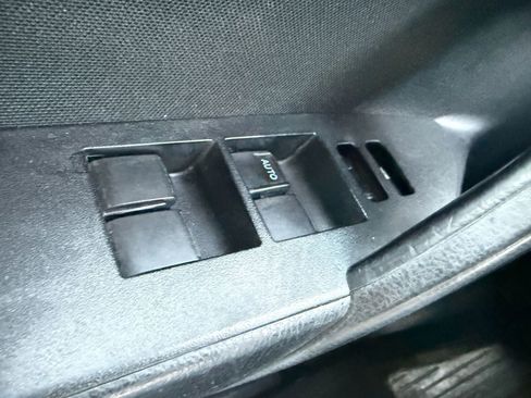 Used 2016 Toyota Corolla LE image 18