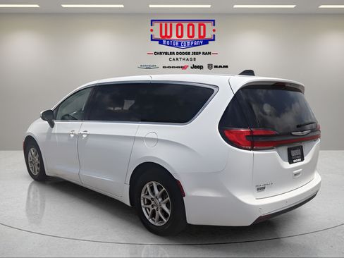Used 2023 Chrysler Pacifica Touring-L FWD image 5