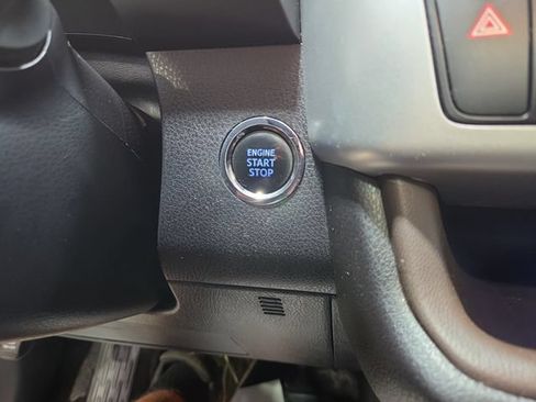 Used 2018 Toyota Highlander Limited AWD/4WD image 19