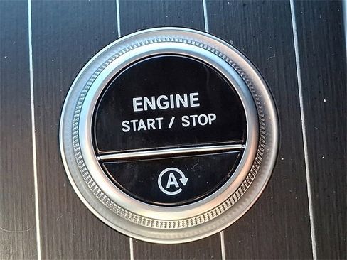 Used 2025 Mercedes-Benz GLC 300 4MATIC image 25