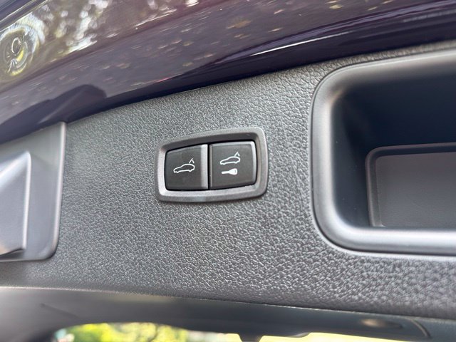 Used 2025 Porsche Macan AWD/4WD image 13