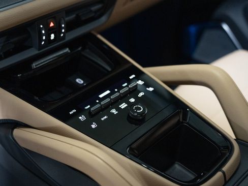 Certified 2026 Porsche Cayenne S AWD/4WD image 19