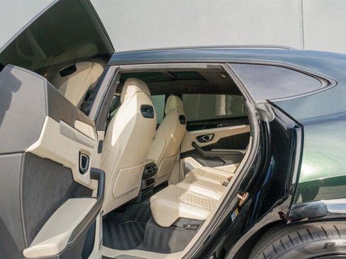 Used 2020 Lamborghini Urus image 45