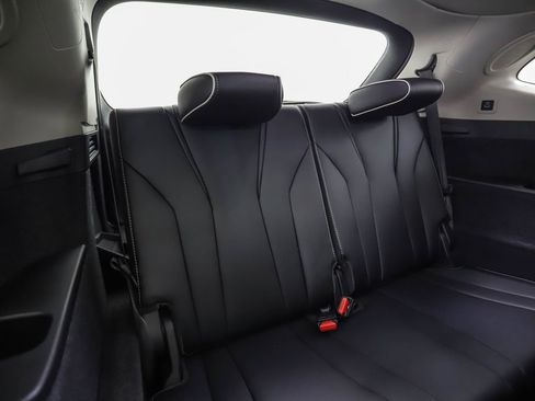 Used 2025 Acura MDX w/ Advance Package image 29