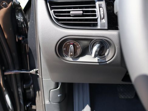 New 2025 Porsche Macan image 32