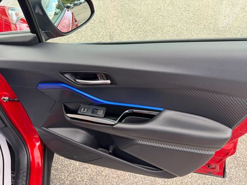 Used 2021 Toyota C-HR XLE FWD image 39