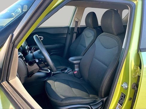 Used 2016 Kia Soul + image 23