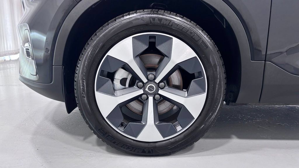 Certified 2026 Volvo XC40 B5 Plus AWD/4WD image 30