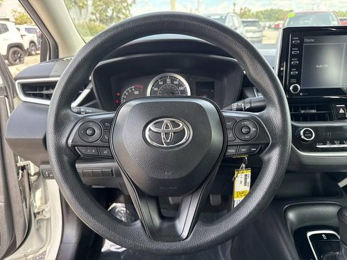 Used 2021 Toyota Corolla LE image 23