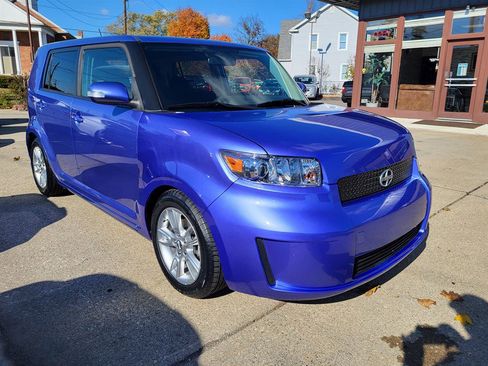 Used 2010 Scion xB image 1