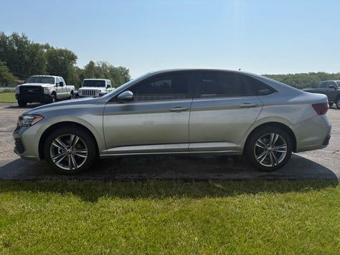 Used 2023 Volkswagen Jetta SE FWD image 12