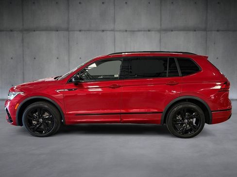 Used 2024 Volkswagen Tiguan SE R-Line AWD/4WD image 2