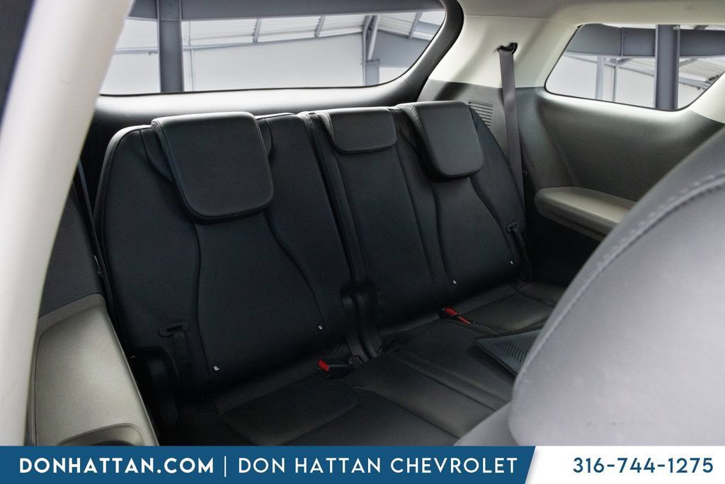 Used 2025 Kia Carnival FWD image 20