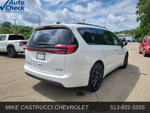 Used 2025 Chrysler Pacifica Limited FWD image 5