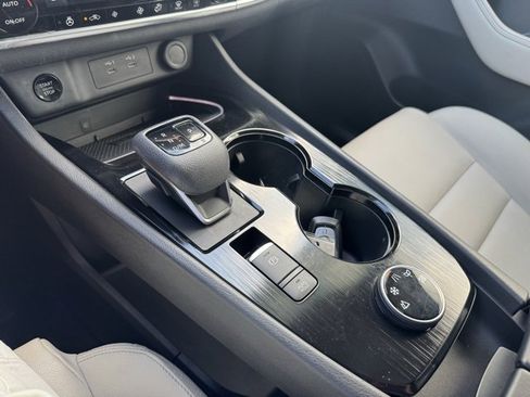 Used 2024 Nissan Rogue SL image 12