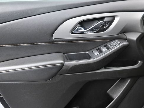 Used 2021 Chevrolet Traverse LS image 12