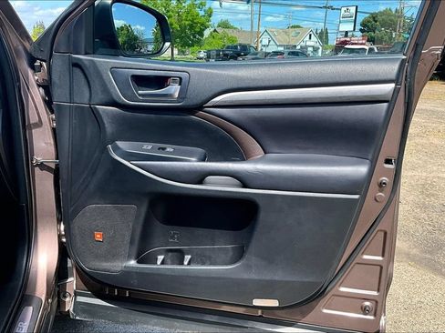 Used 2018 Toyota Highlander Limited Platinum AWD/4WD image 23