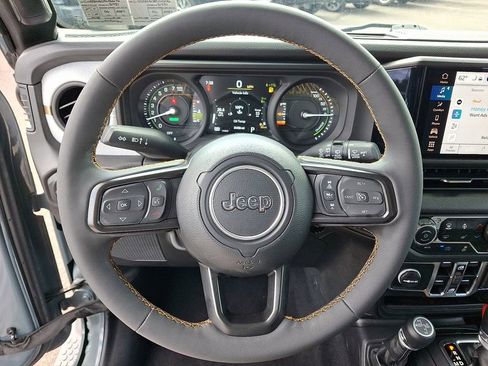 Used 2024 Jeep Wrangler Unlimited w/ Convenience Group AWD/4WD image 19