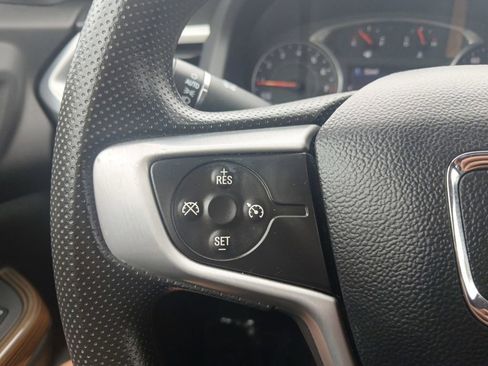 Used 2021 GMC Acadia SLE FWD image 17