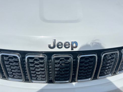 Used 2021 Jeep Grand Cherokee Laredo X AWD/4WD image 23