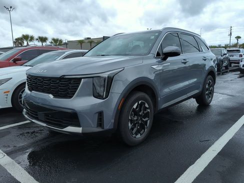 Certified 2025 Kia Sorento S image 4