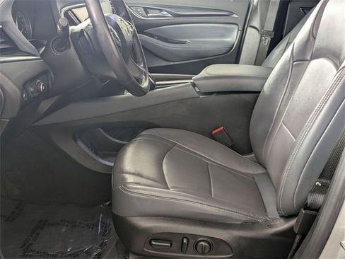 Used 2018 Buick Enclave Essence image 11