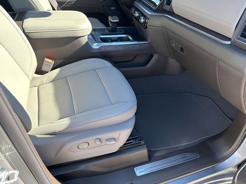 New 2026 GMC Sierra 1500 SLT w/ SLT Convenience Package image 16