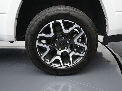 Used 2025 RAM 1500 Laramie image 9