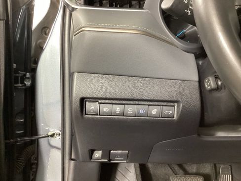 Used 2021 Toyota Venza Limited AWD/4WD image 14
